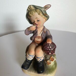 Vintage Napcoware. Boy Eating grapes figurine. #c7363 Japan 6”. Gorgeous piece
